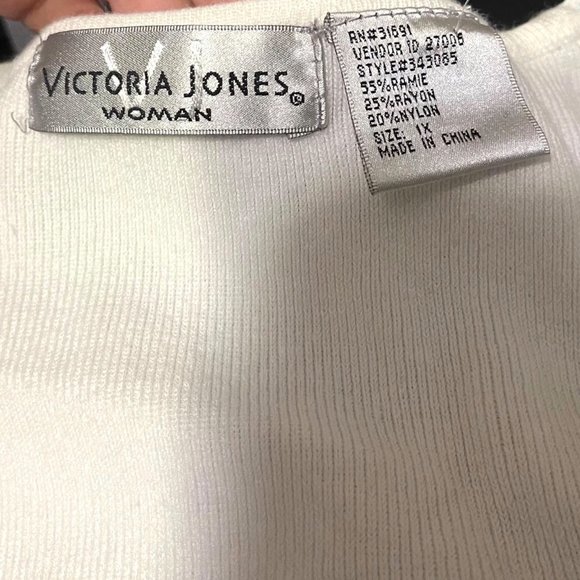 Vintage Victoria Jones 1X 90s White Winter Lightweight Beaded V Neck Sweater - Picture 9 of 9